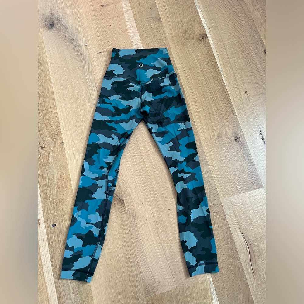 Lululemon women’s teal camo leggings discontinued